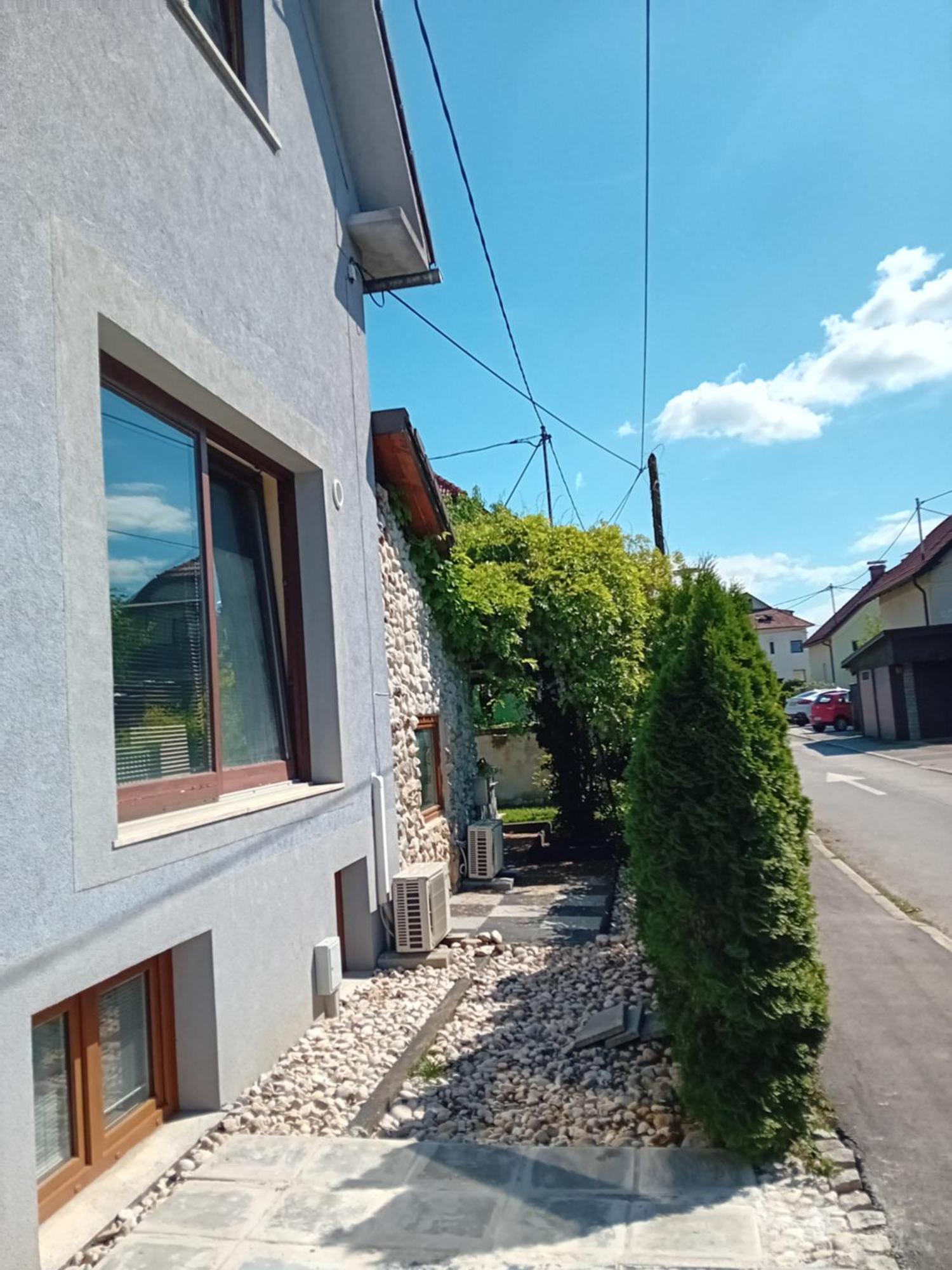 Apartment Baci For 4 Guests Ljubljana Exteriör bild